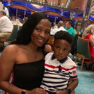 Meet your Posher, Latiska